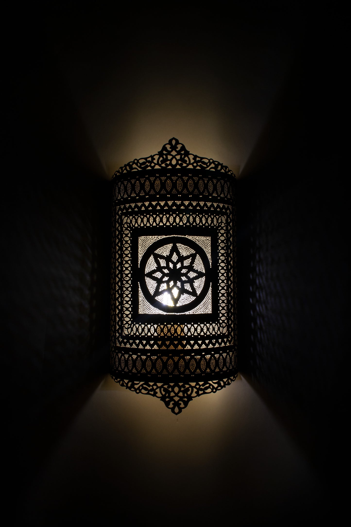 Naqsh star wall light