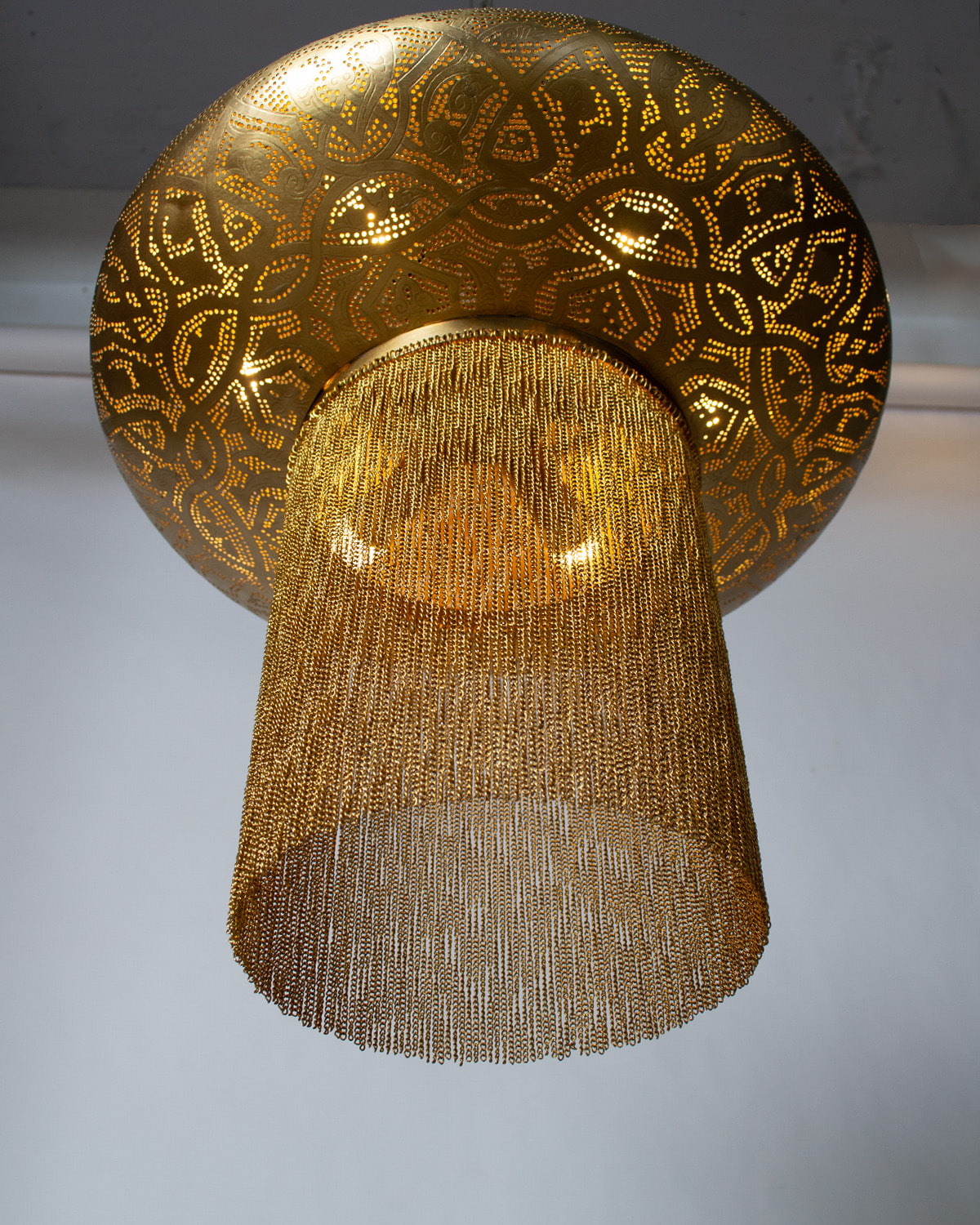 Naqsh disc pendant with chains