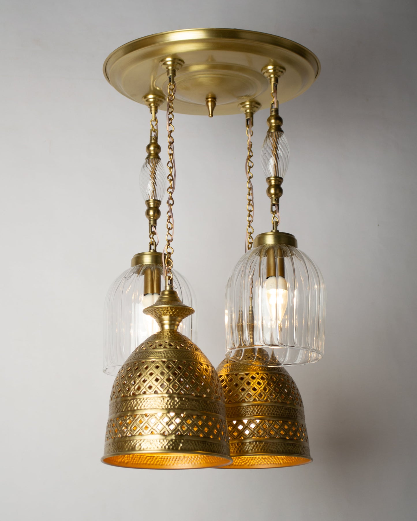 Martelé modern round chandelier - 32cm brass base with 4 hanging pendants