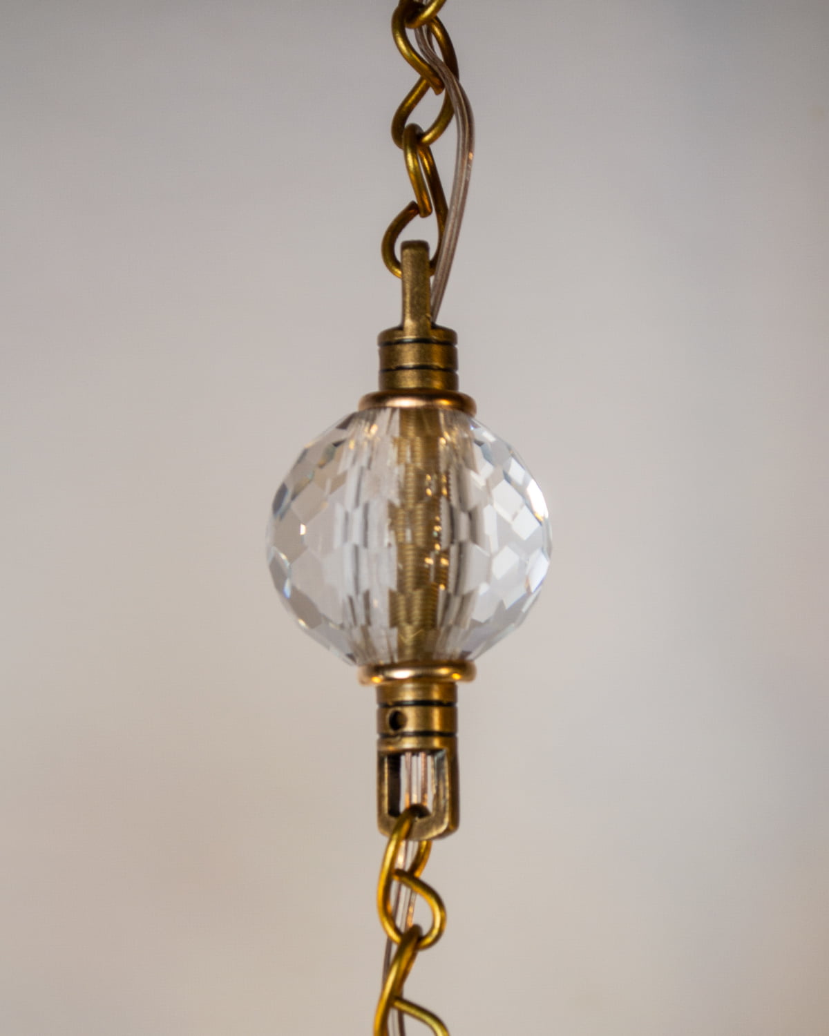 Martelé classic linear chandelier - 105cm wood base with 5 hanging pendants