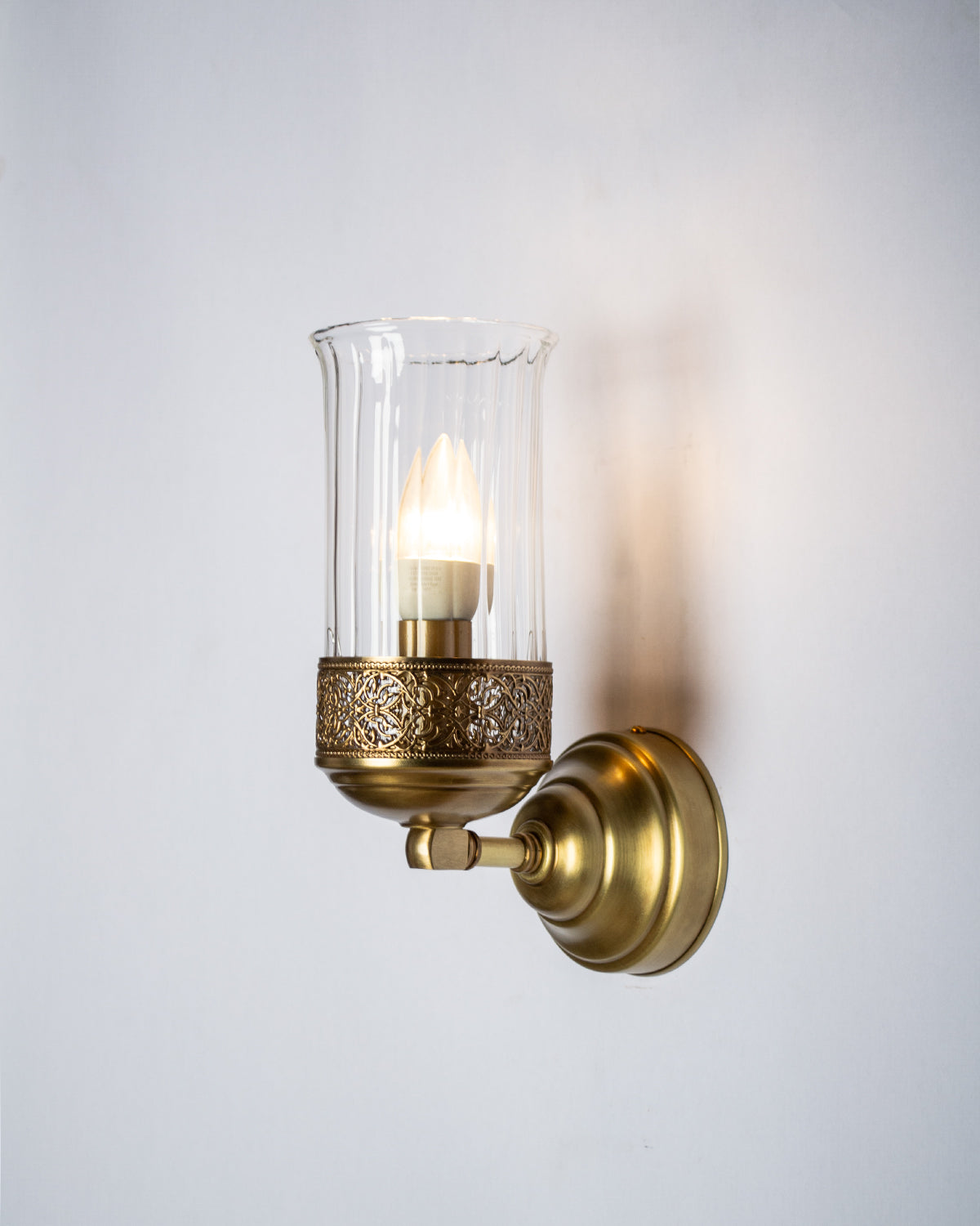 Arabesque Radiance wall light 18cm with round brass base