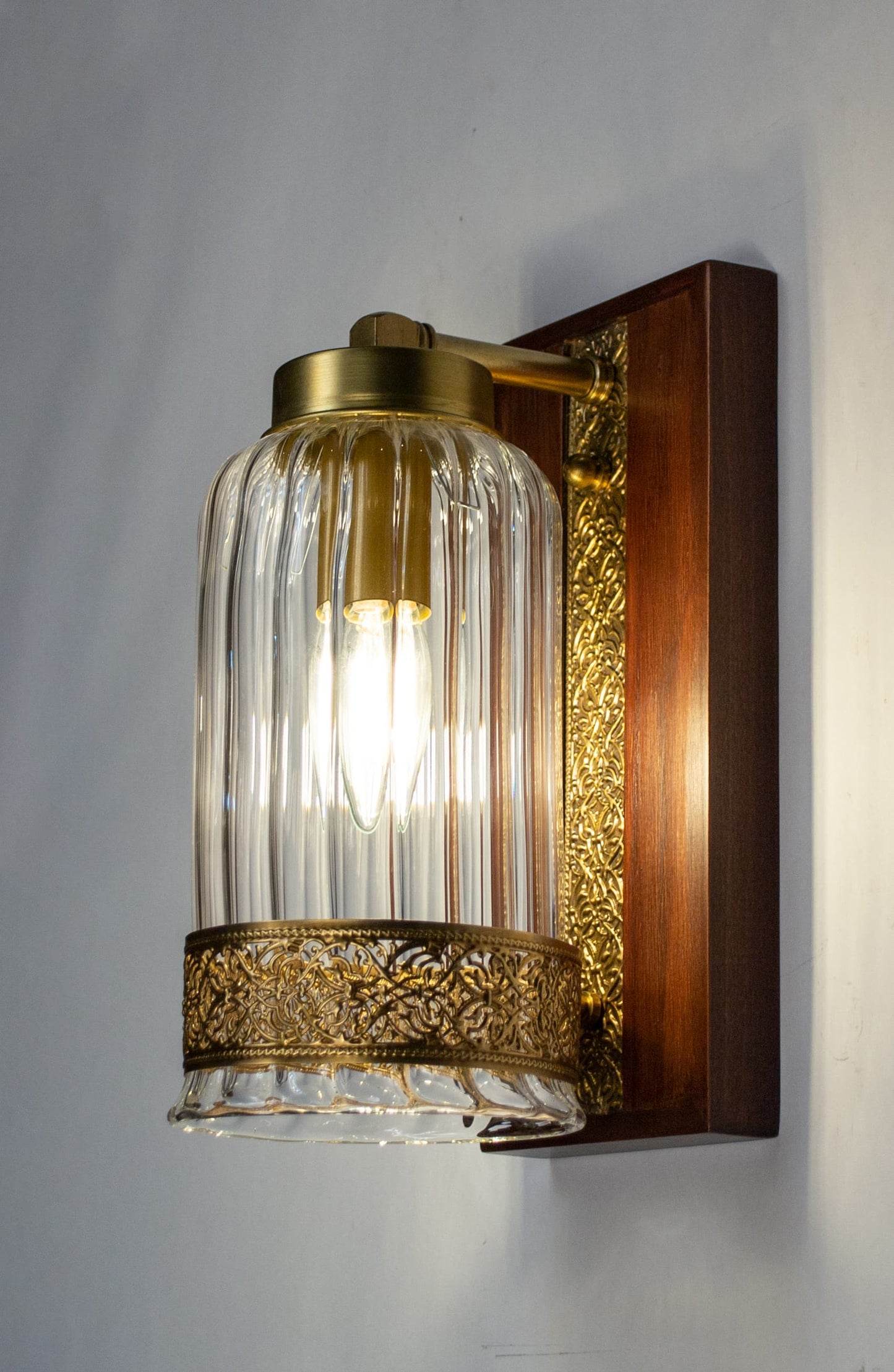 Arabesque Radiance wall light 20cm with wood base
